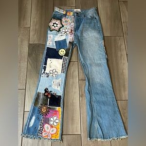 Urban Outfitters BDG Embellished Jeans
Size 25 Excellent Condition